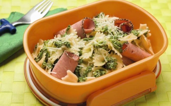 Corbatitas verdes con pastrami